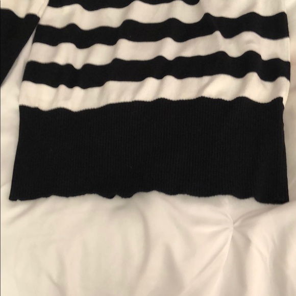Venus black and white sweater dress 💕 - Picture 4 of 7